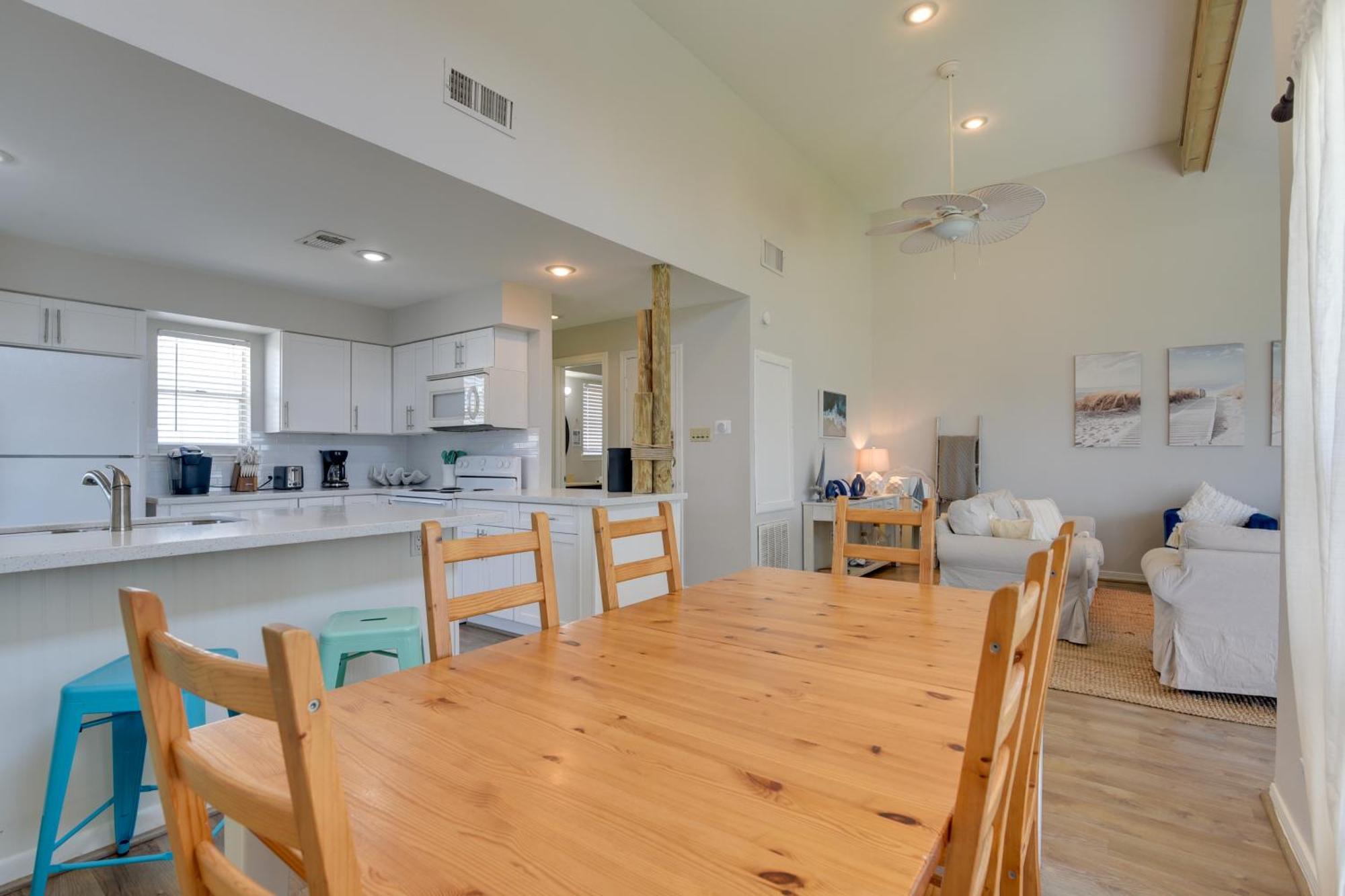 Galveston Townhome With Balconies Walk To Beach! المظهر الخارجي الصورة