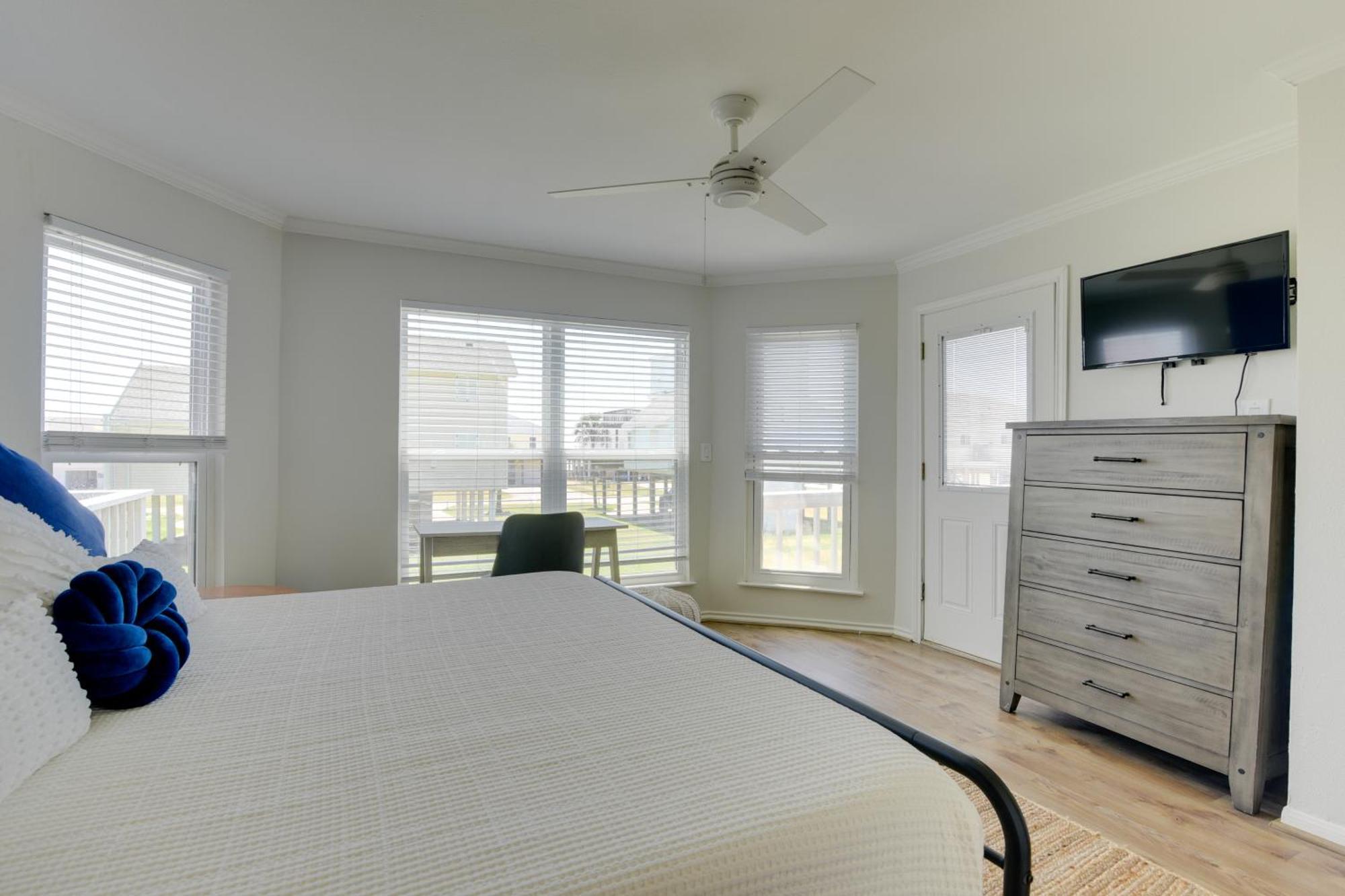 Galveston Townhome With Balconies Walk To Beach! المظهر الخارجي الصورة