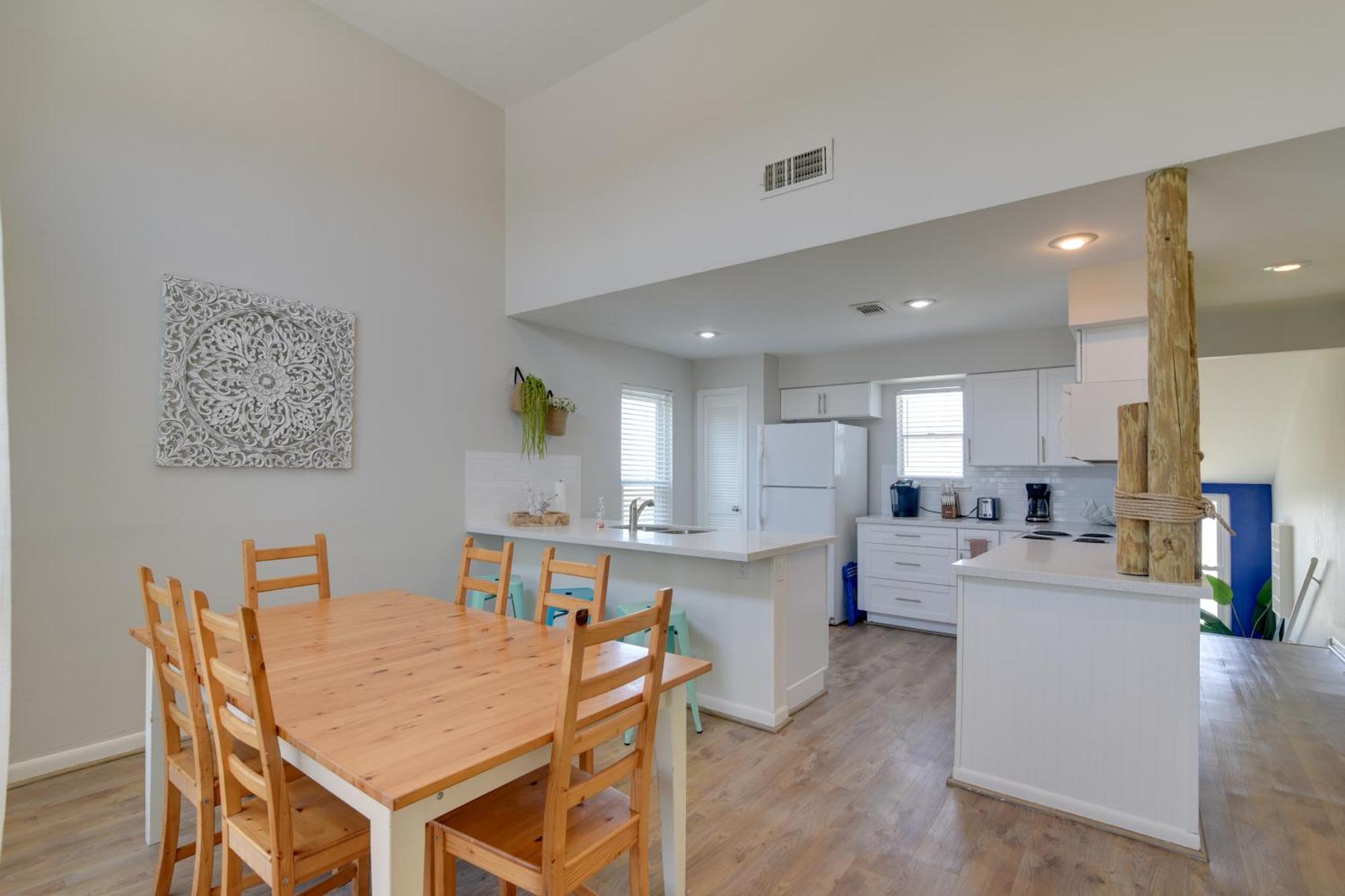 Galveston Townhome With Balconies Walk To Beach! المظهر الخارجي الصورة
